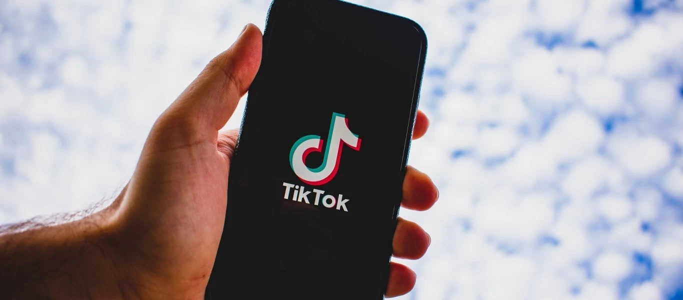 TikTok: Ανακοίνωσε νέες αλλαγές για τους έφηβους χρήστες του